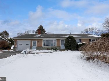 404 WINDY TOR ROAD, LEOLA, PA 17540