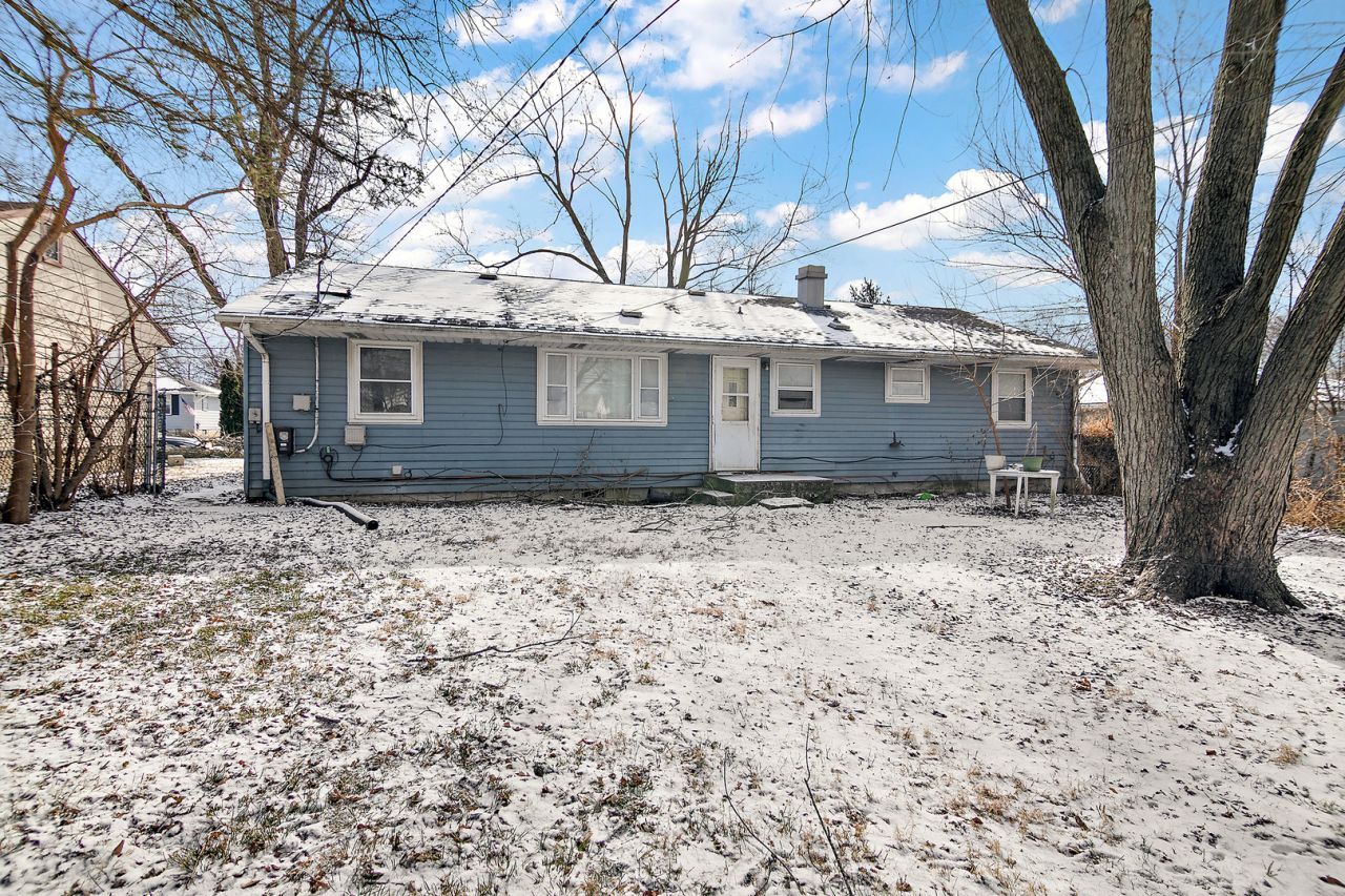1869 Summit Avenue, Kankakee, IL 60901 Main Photo