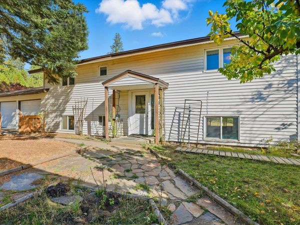 8920 E Schwachtgen Branch Rd, Chattaroy, WA 99003