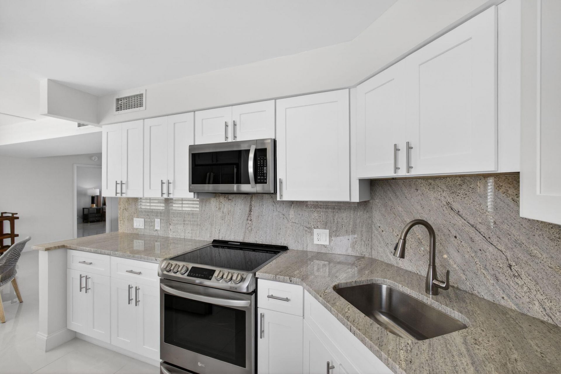 130 Lakeshore Drive, Unit 323, North Palm Beach, FL 33408 Photo