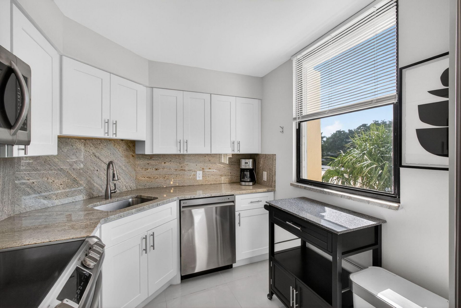 130 Lakeshore Drive, Unit 323, North Palm Beach, FL 33408 Photo