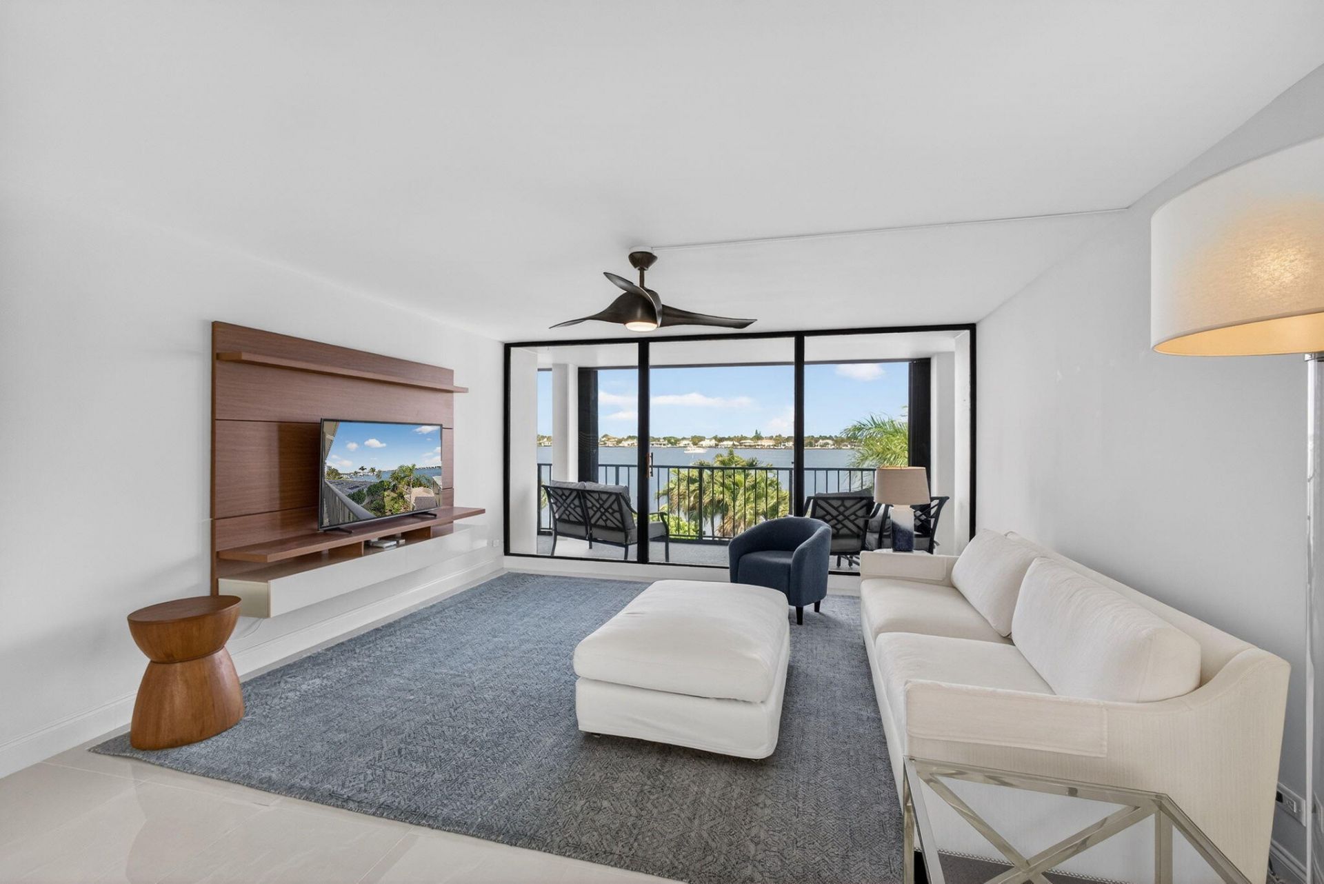 130 Lakeshore Drive, Unit 323, North Palm Beach, FL 33408 Photo