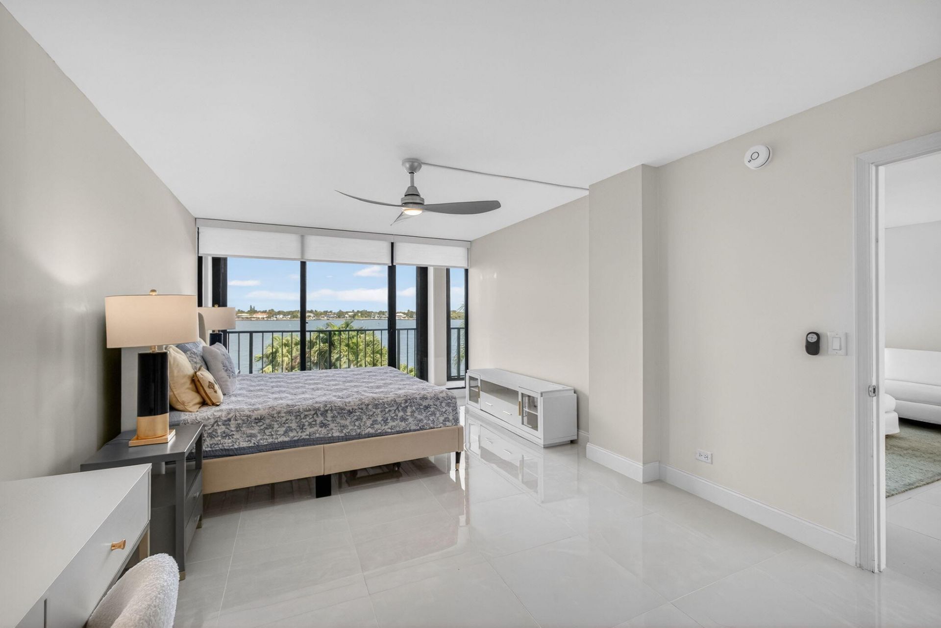 130 Lakeshore Drive, Unit 323, North Palm Beach, FL 33408 Photo