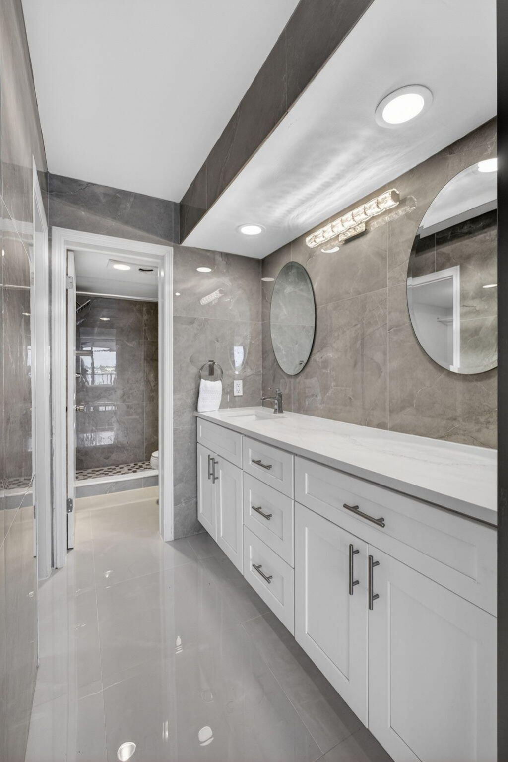 130 Lakeshore Drive, Unit 323, North Palm Beach, FL 33408 Photo