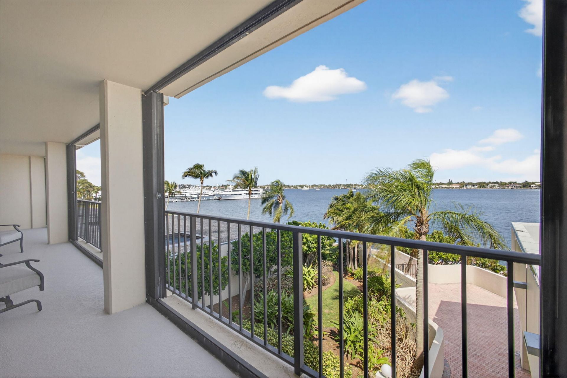 130 Lakeshore Drive, Unit 323, North Palm Beach, FL 33408 Photo