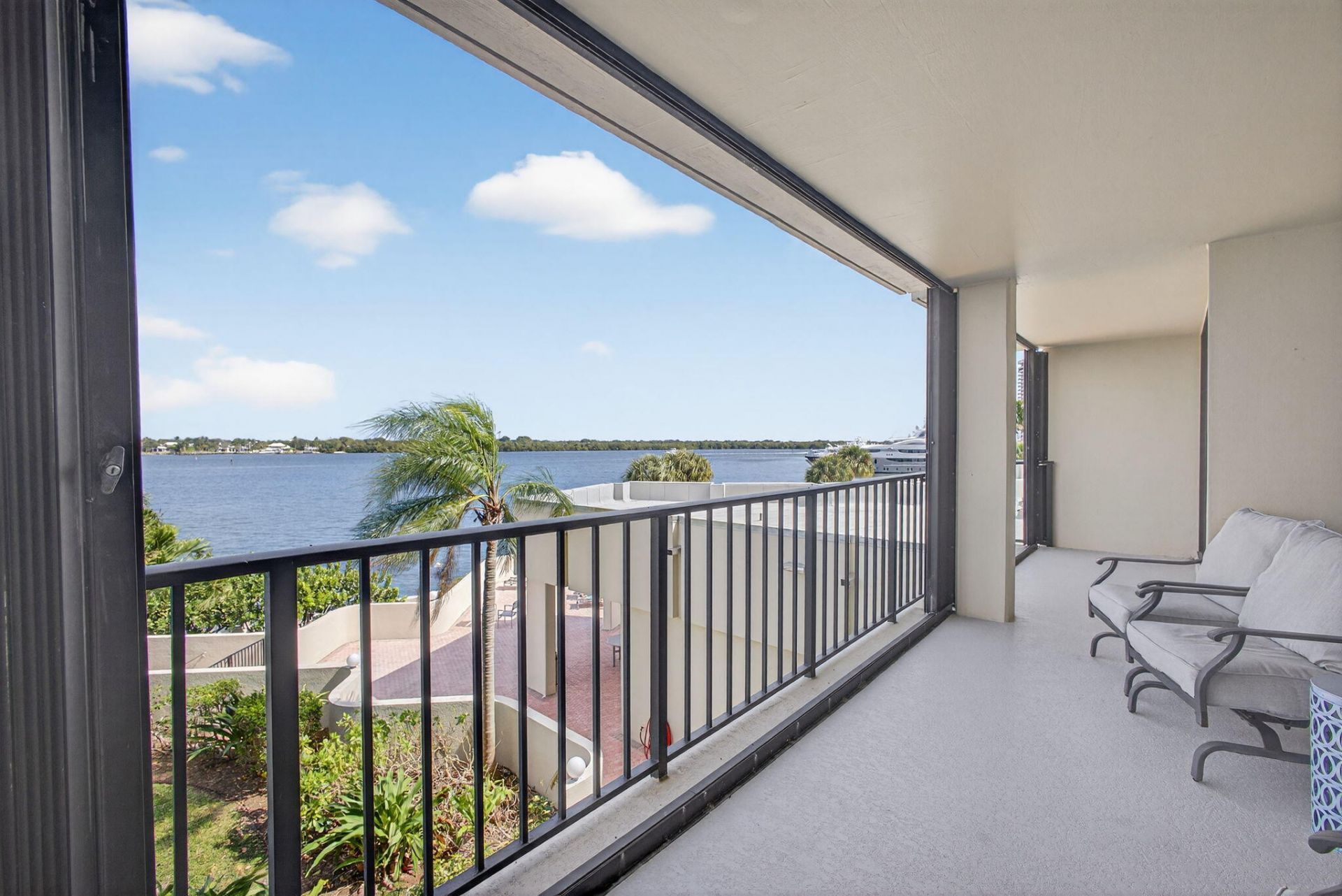 130 Lakeshore Drive, Unit 323, North Palm Beach, FL 33408 Photo