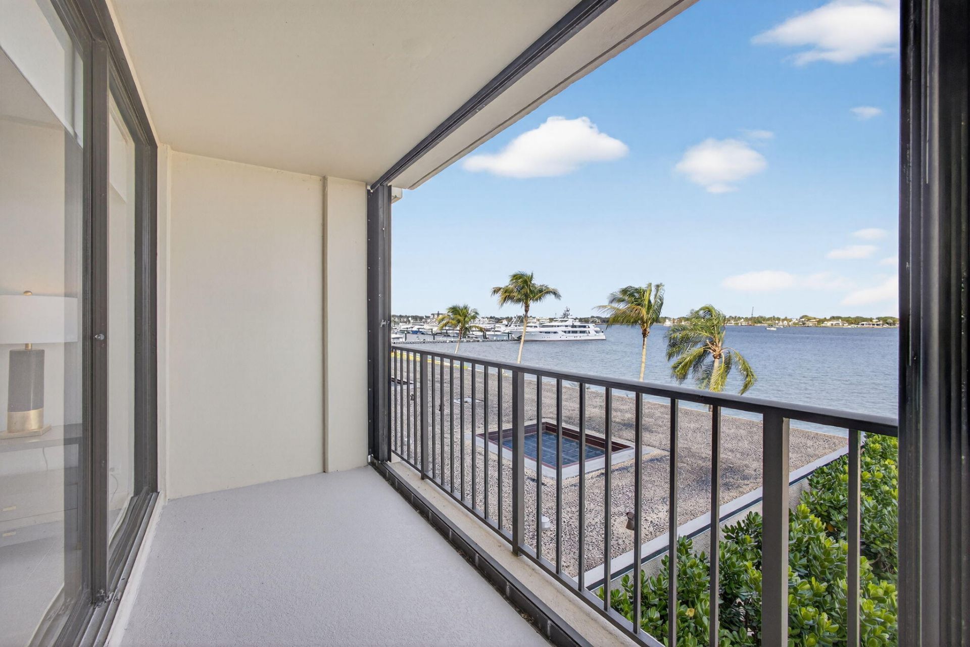130 Lakeshore Drive, Unit 323, North Palm Beach, FL 33408 Photo