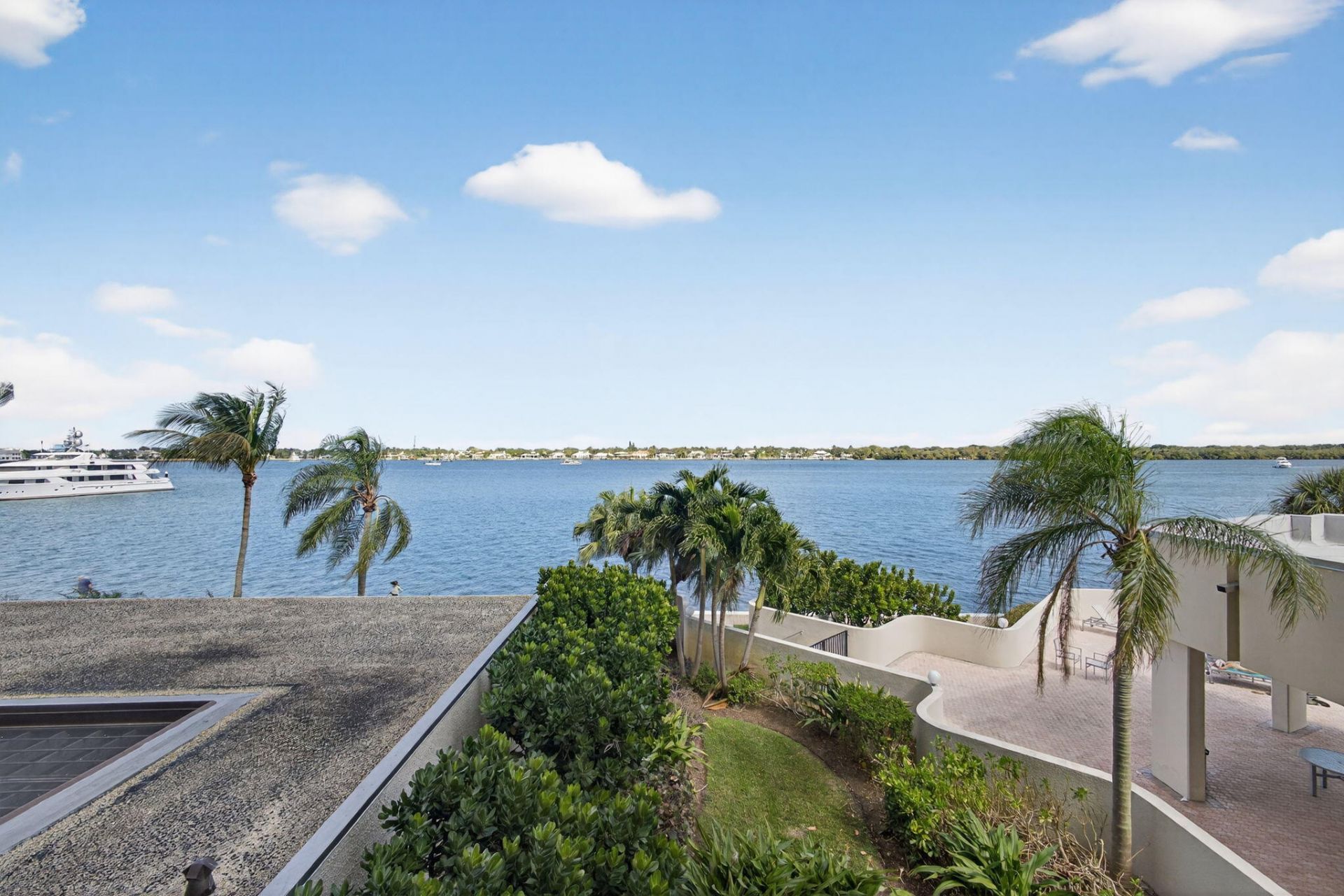 130 Lakeshore Drive, Unit 323, North Palm Beach, FL 33408 Photo