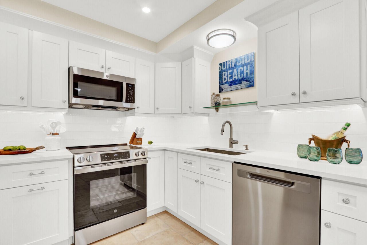 900 Ocean Drive, Unit 207, Juno Beach, FL 33408 Photo