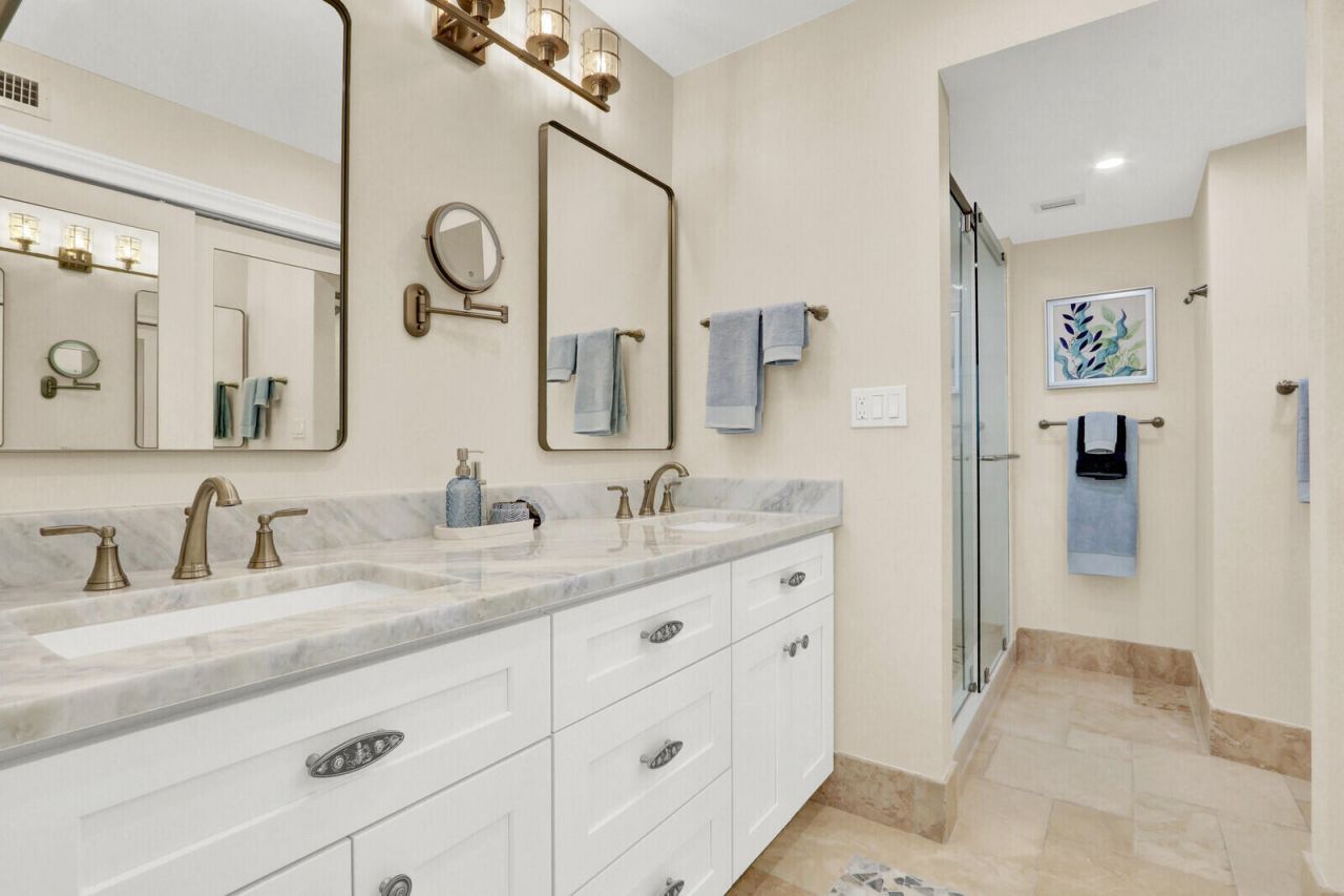 900 Ocean Drive, Unit 207, Juno Beach, FL 33408 Photo