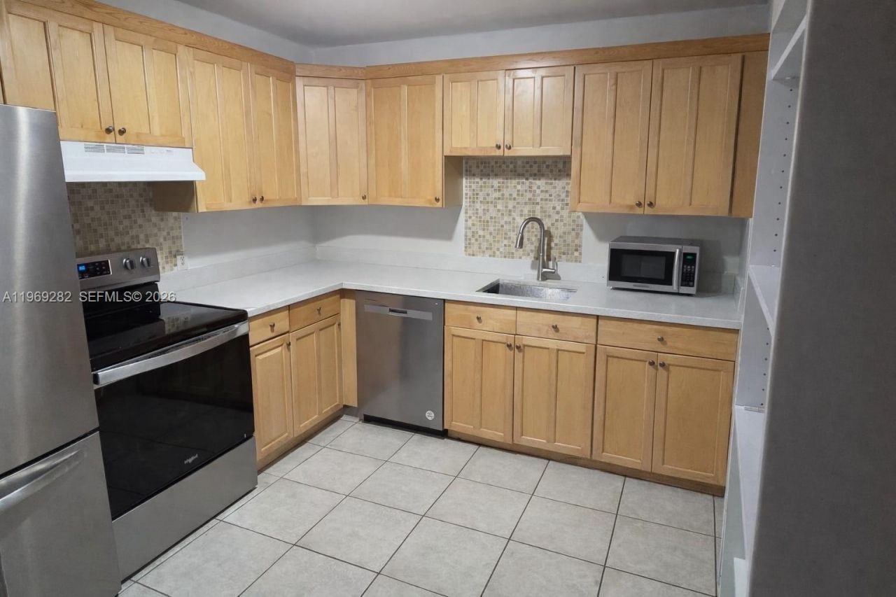 201 180th Dr , Unit 112, Sunny Isles Beach, FL 33160 Photo