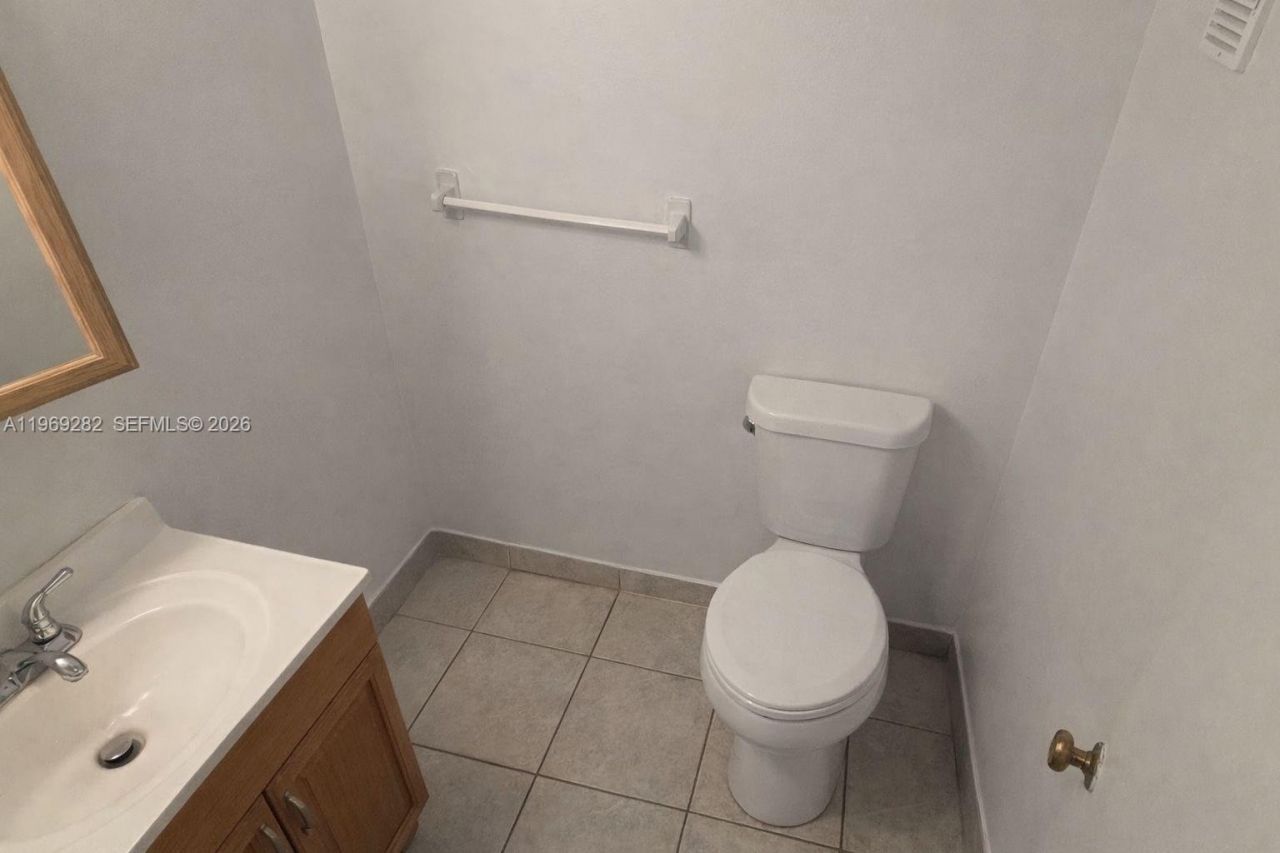 201 180th Dr , Unit 112, Sunny Isles Beach, FL 33160 Photo