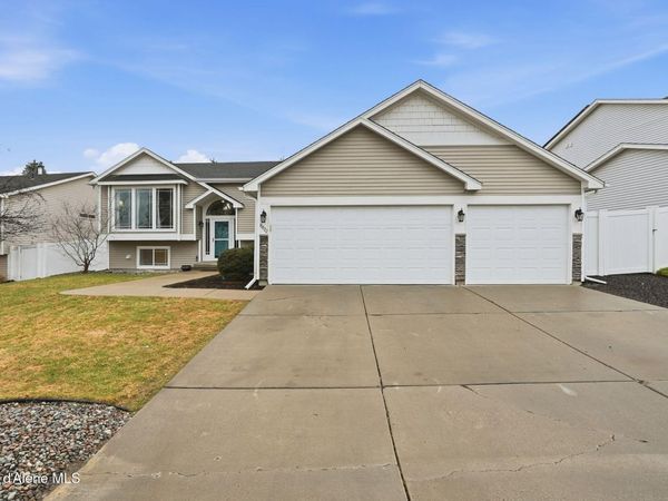 8822 E Vista Park Dr, Spokane, WA 99217