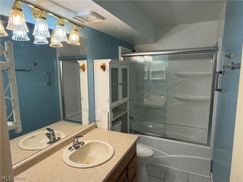 2331 E Market Street, Akron, OH 44312 Photo 10