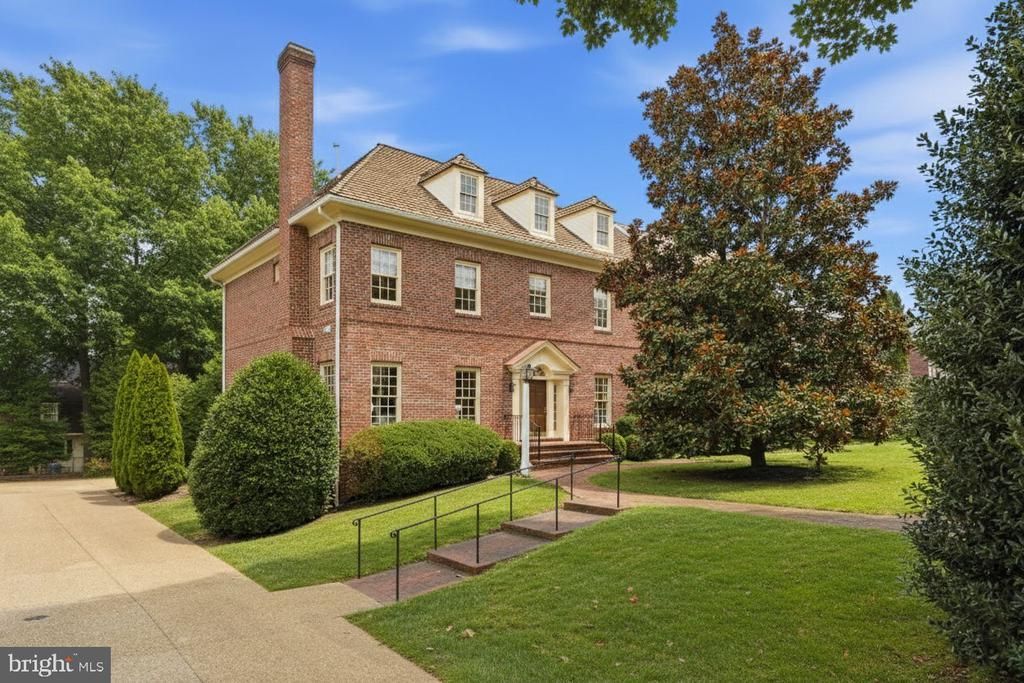 9874 Palace Green Way, Vienna, VA 22181 Main Photo