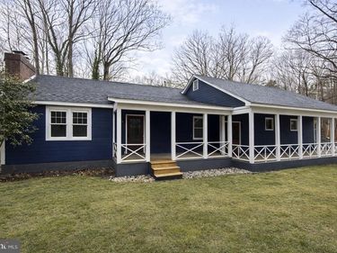 2367 N LAKESHORE DRIVE, LOUISA, VA 23093