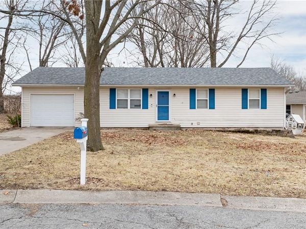 702 E Maple Place, Savannah, MO 64485