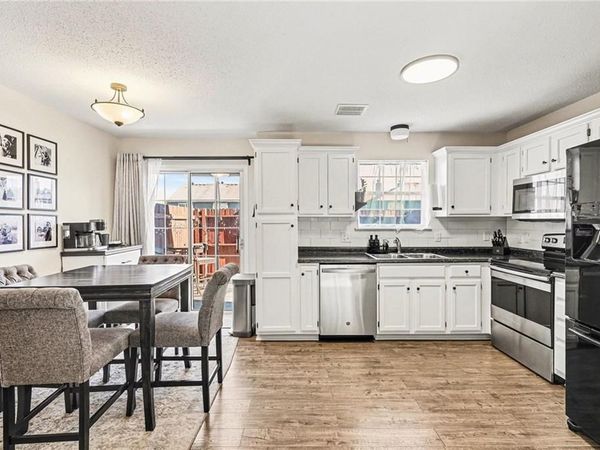 5581 NW Sunrise Meadow Lane, Lee's Summit, MO 64064