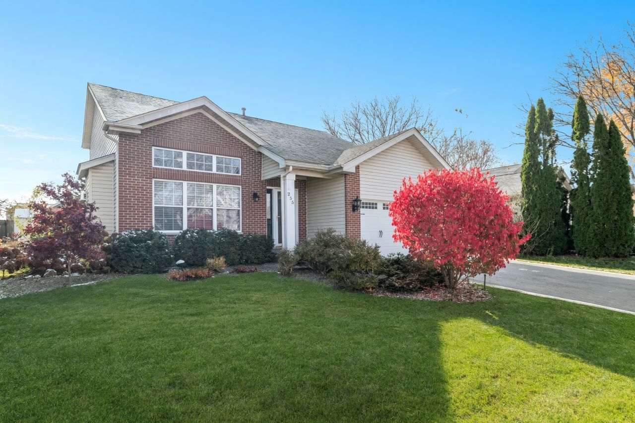 255 Midlane Drive , Crystal Lake, IL 60012 Main Photo