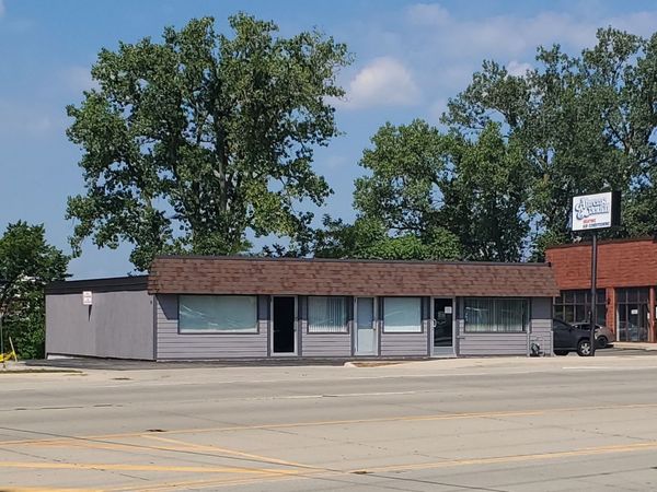 206 S Northwest Highway, Barrington, IL 60010