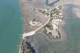 2421 Sol Legare Road photo 4