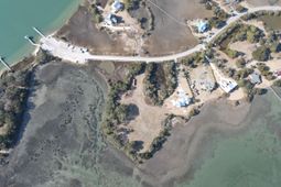 2421 Sol Legare Road photo 4