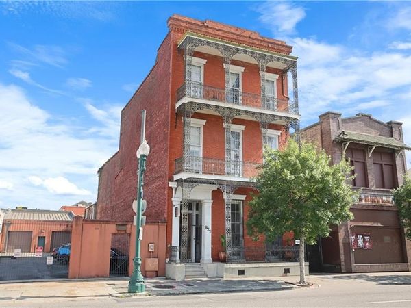 822 CAMP Street, LA 70139