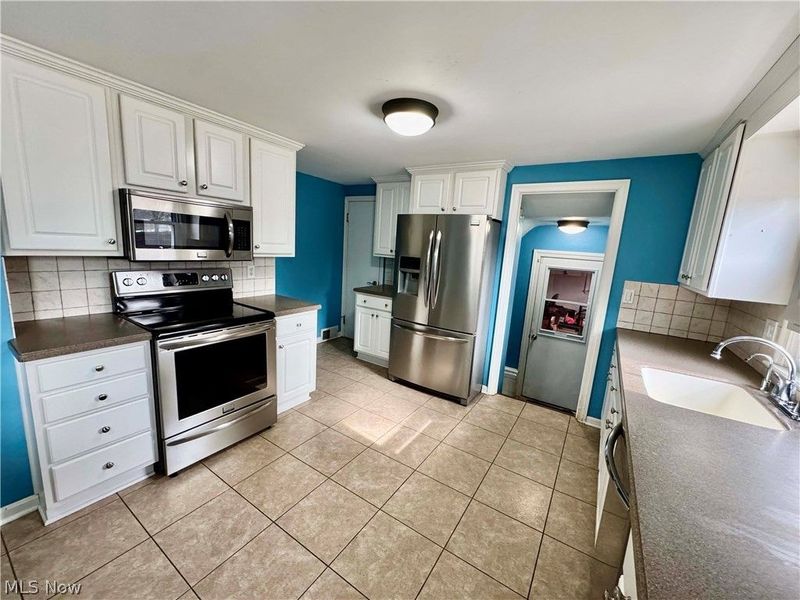 1068 Ivy Street NW, North Canton, OH 44720 Photo 9