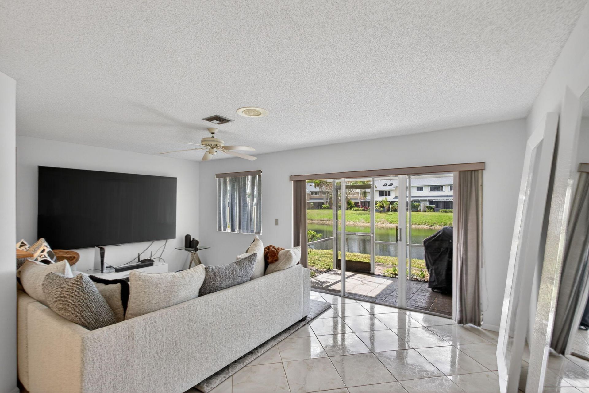 2274 Discovery Circle W, Unit 2274, Deerfield Beach, FL 33442 Photo