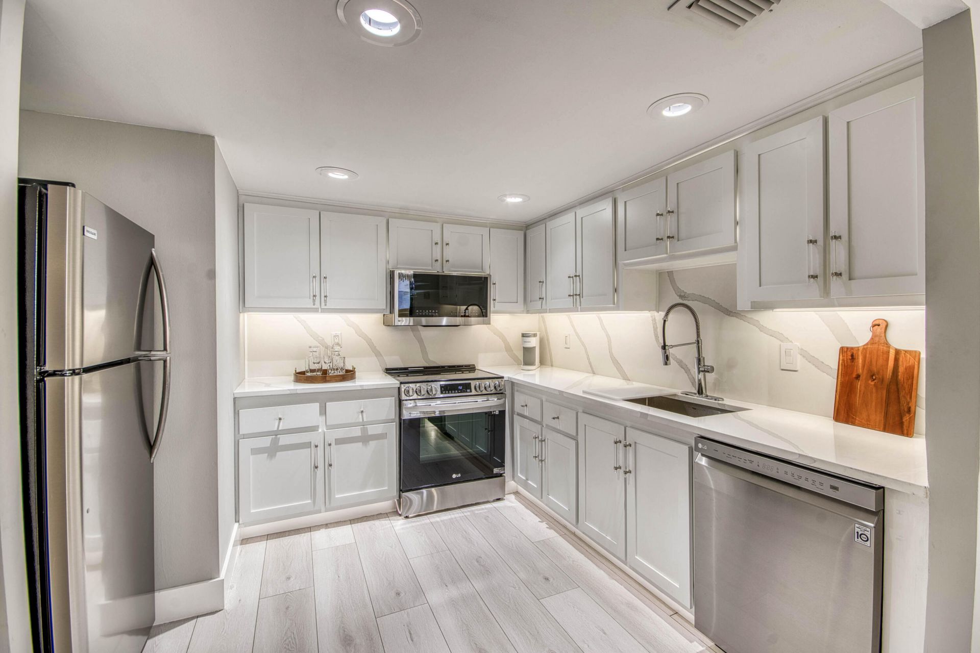 2800 N Ocean Drive, Unit B-15d, Singer Island, FL 33404 Photo