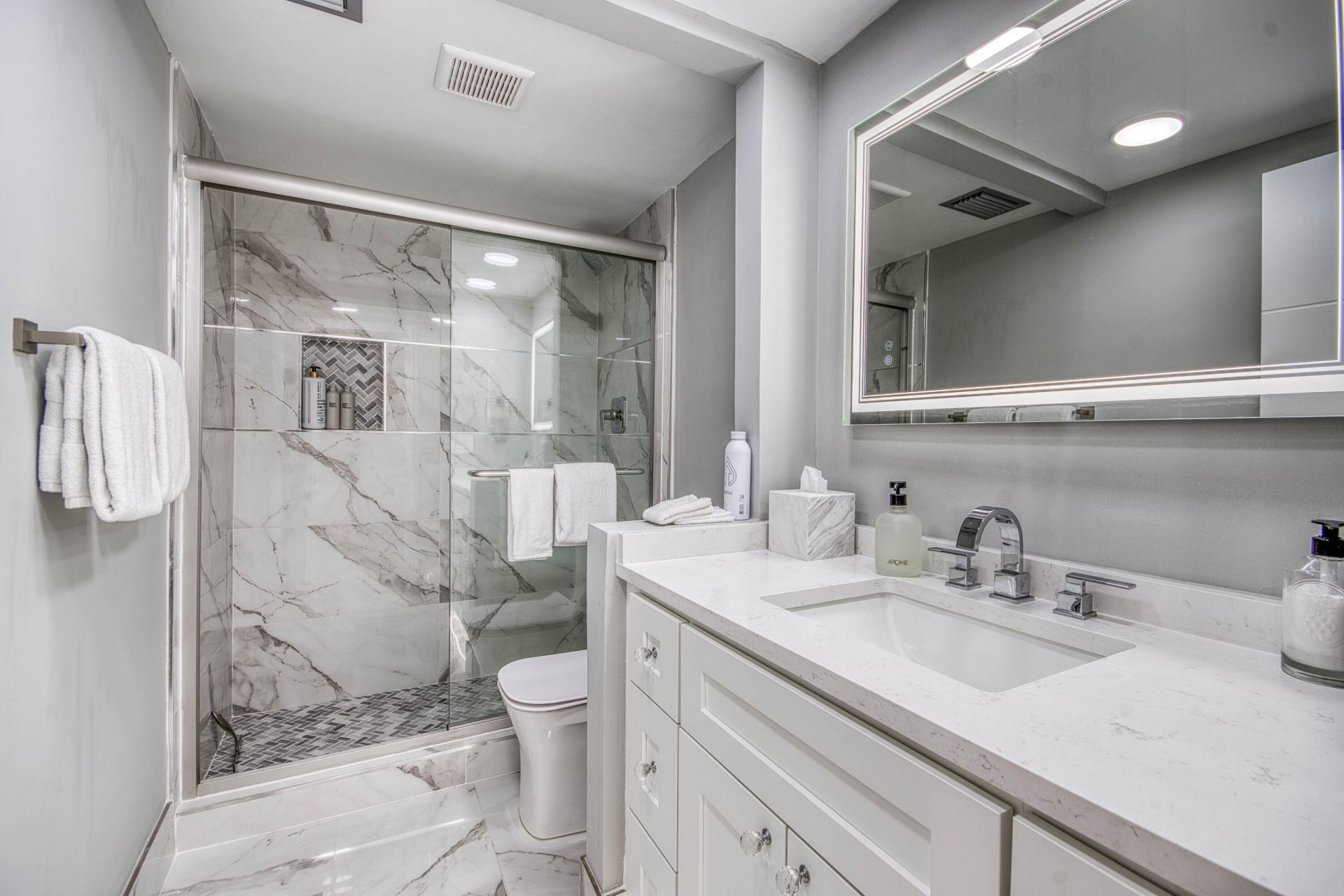 2800 N Ocean Drive, Unit B-15d, Singer Island, FL 33404 Photo