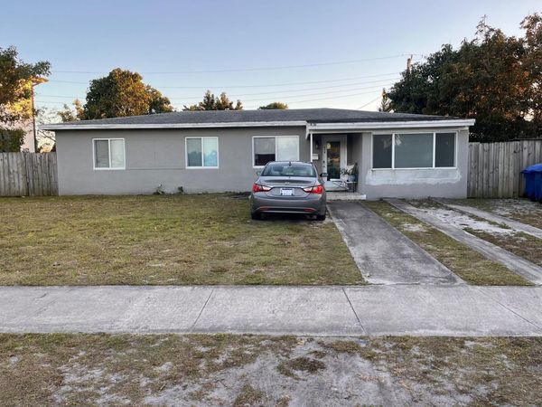 850 NE 173rd Ter, Miami, FL 33162