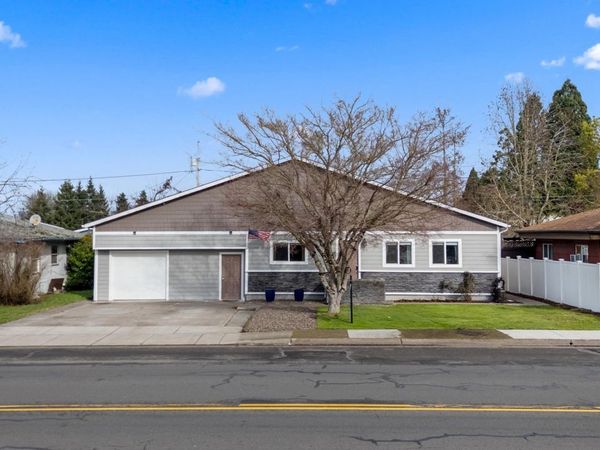 1051 W Oak St, Lebanon, OR 97355