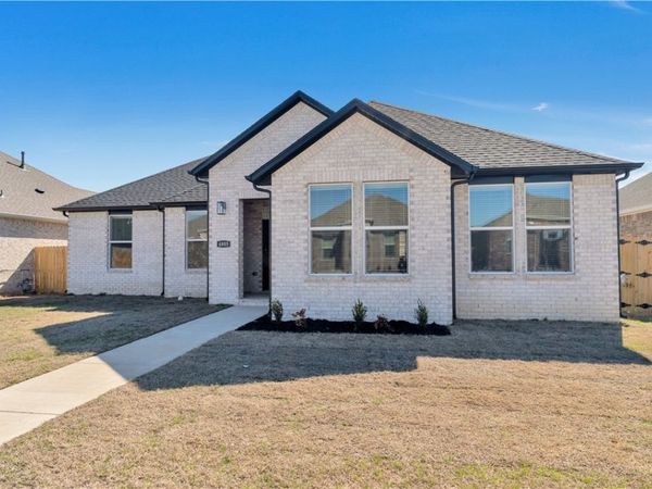 4805 W Sturgeon Street , Fayetteville, AR 72704