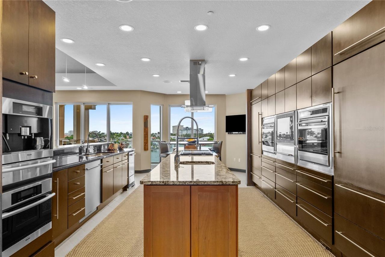 40 Bayview Court S, Unit 3, Saint Petersburg, FL 33711 Photo