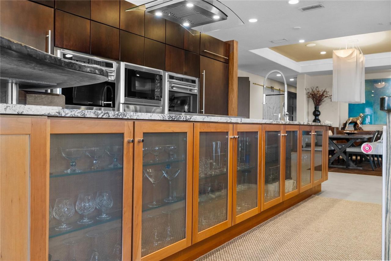 40 Bayview Court S, Unit 3, Saint Petersburg, FL 33711 Photo