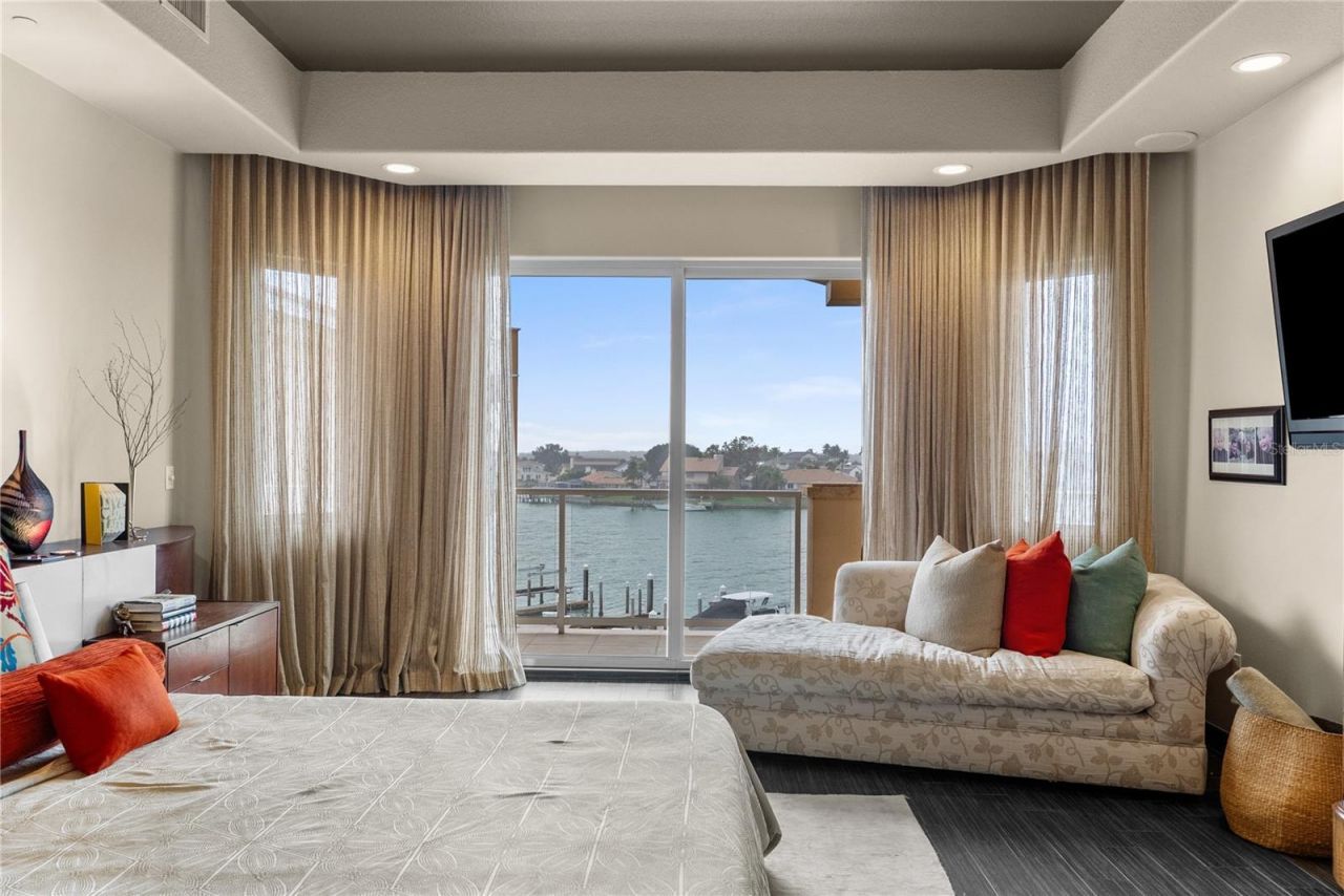 40 Bayview Court S, Unit 3, Saint Petersburg, FL 33711 Photo