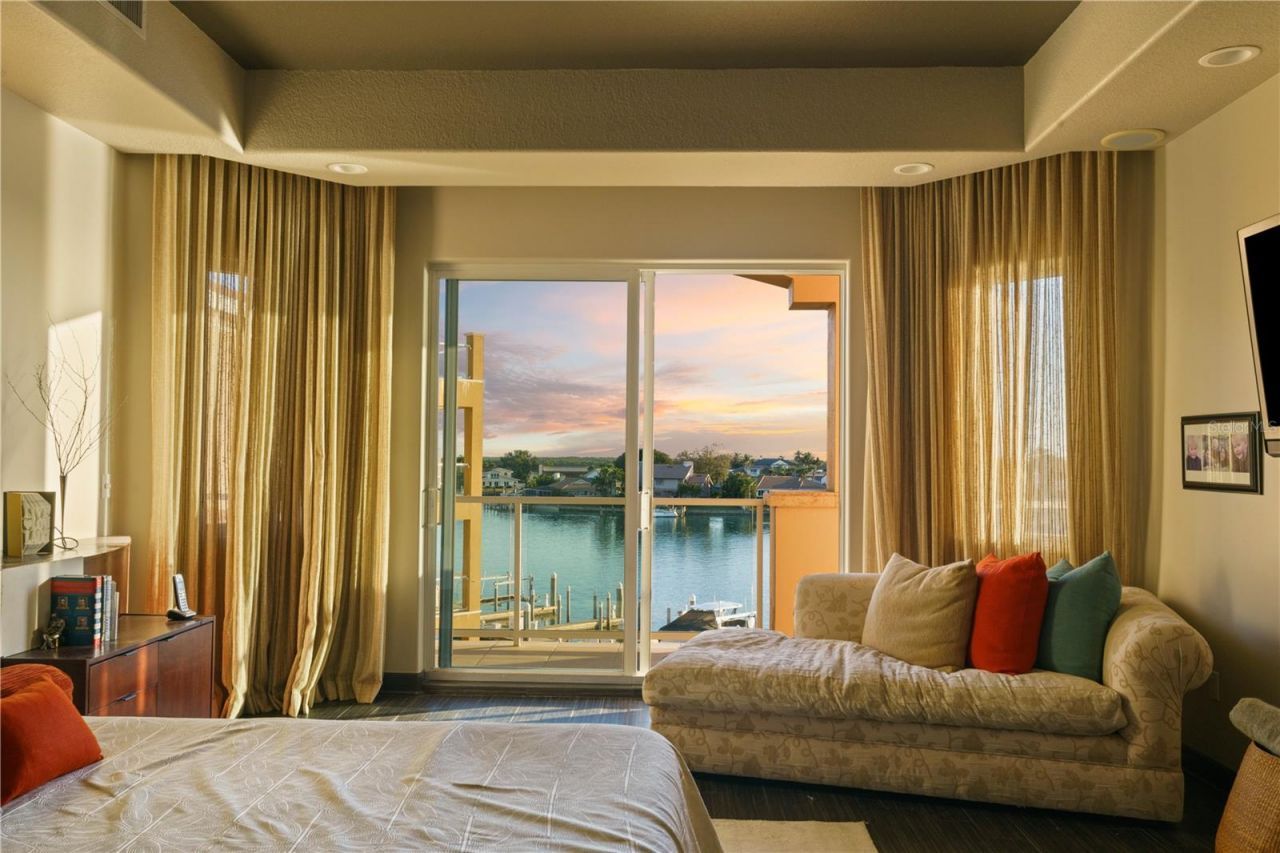 40 Bayview Court S, Unit 3, Saint Petersburg, FL 33711 Photo