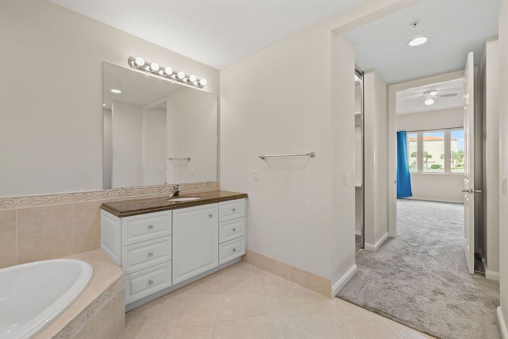 17 Harbour Isle Drive W, Unit 103, Fort Pierce, FL 34949 Photo