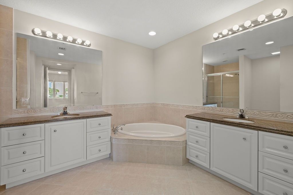 17 Harbour Isle Drive W, Unit 103, Fort Pierce, FL 34949 Photo