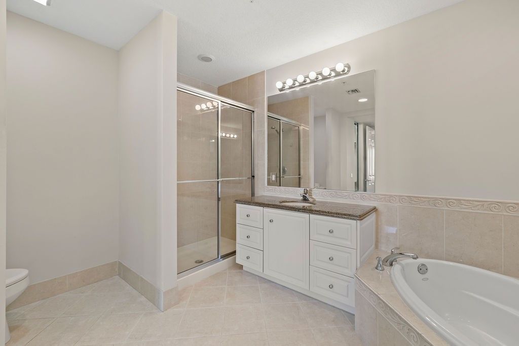 17 Harbour Isle Drive W, Unit 103, Fort Pierce, FL 34949 Photo