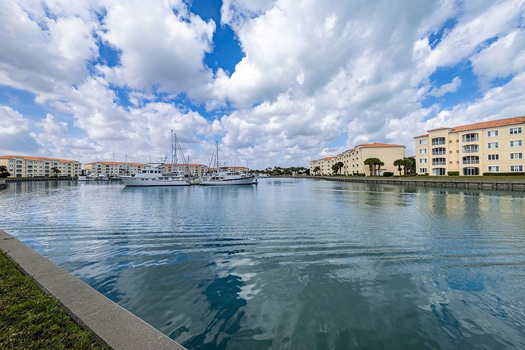 17 Harbour Isle Drive W, Unit 103, Fort Pierce, FL 34949 Photo