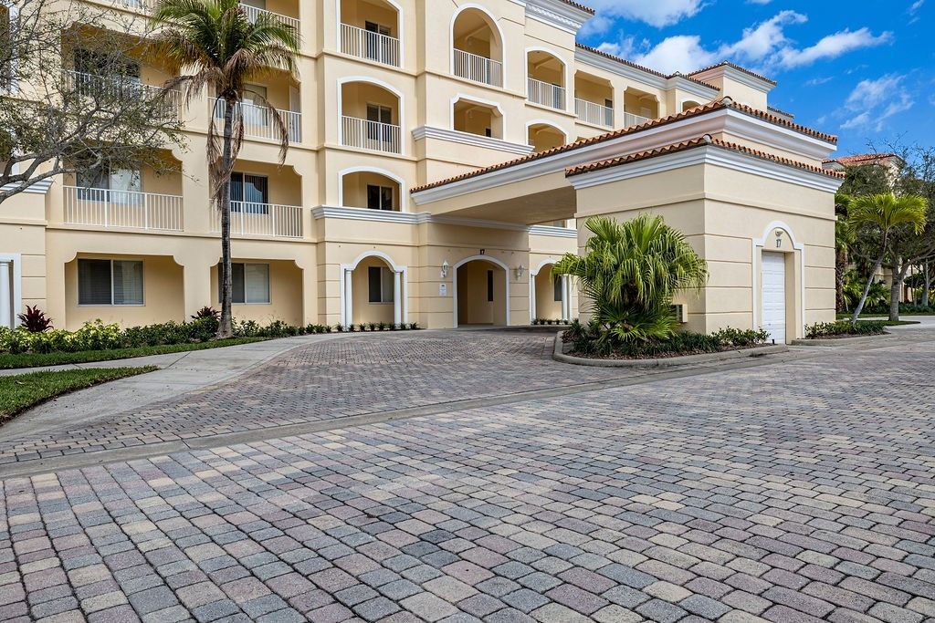 17 Harbour Isle Drive W, Unit 103, Fort Pierce, FL 34949 Photo