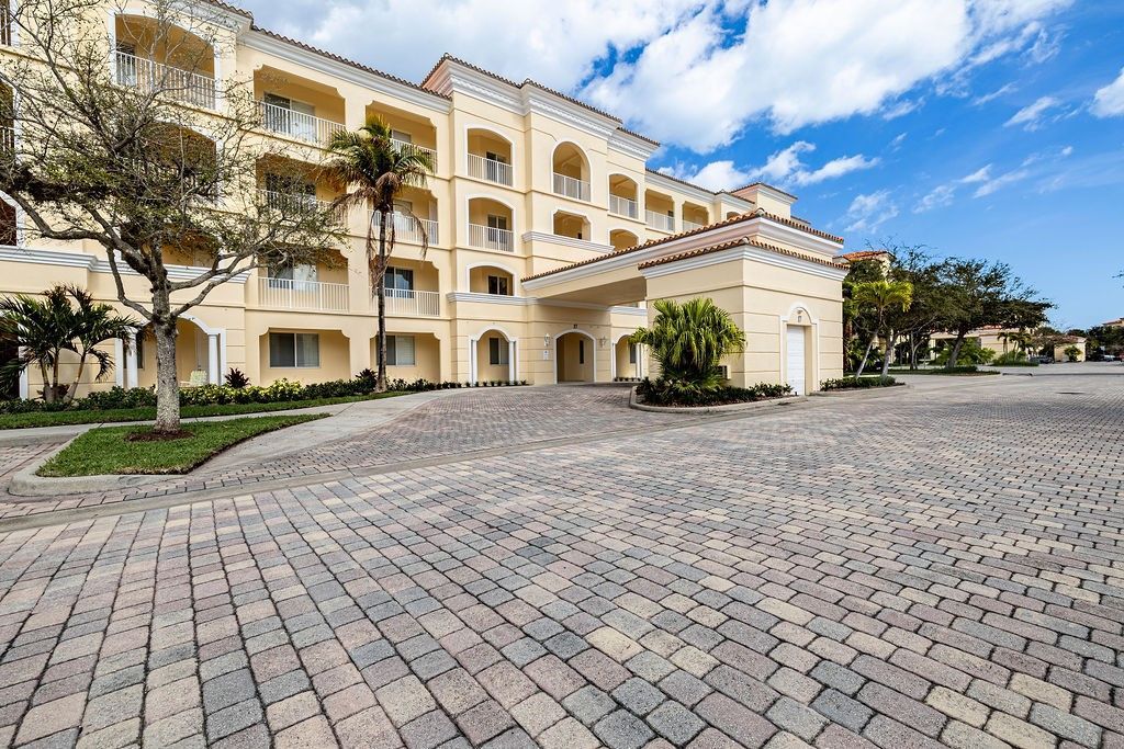 17 Harbour Isle Drive W, Unit 103, Fort Pierce, FL 34949 Photo