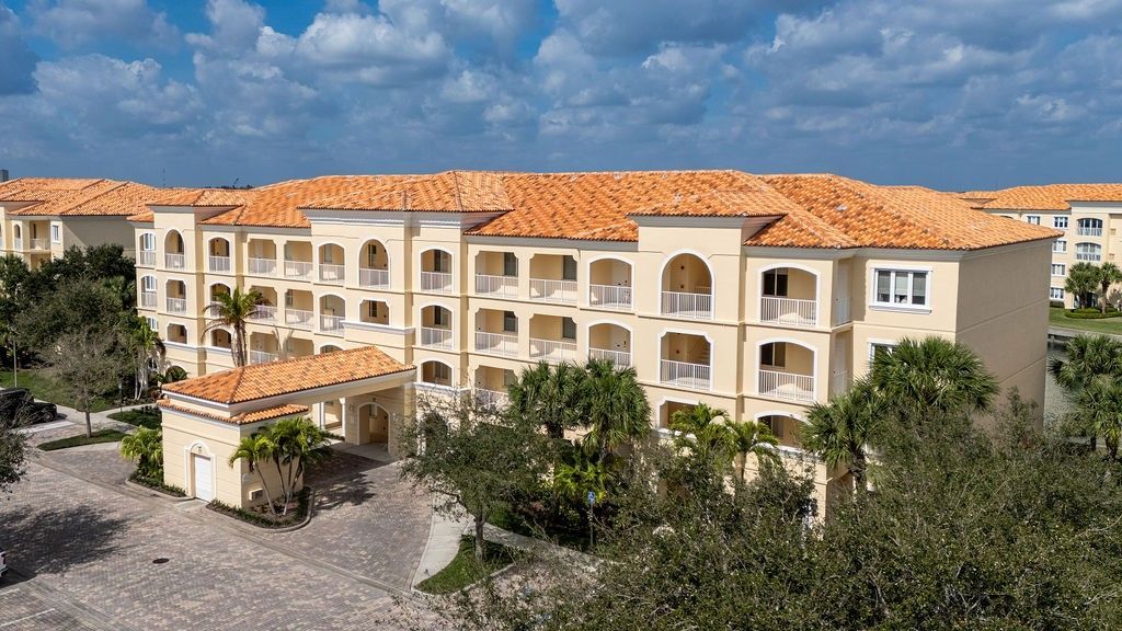 17 Harbour Isle Drive W, Unit 103, Fort Pierce, FL 34949 Photo