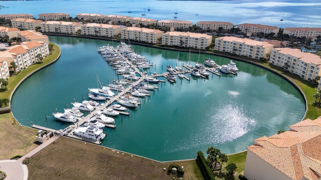 17 Harbour Isle Drive W, Unit 103, Fort Pierce, FL 34949 Photo