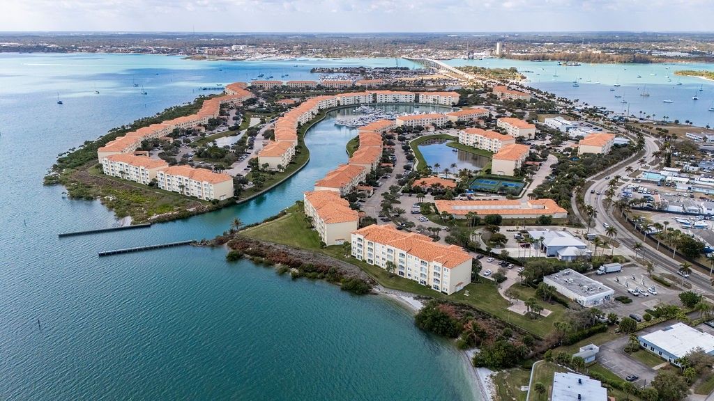 17 Harbour Isle Drive W, Unit 103, Fort Pierce, FL 34949 Photo