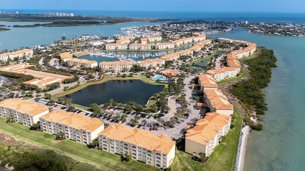 17 Harbour Isle Drive W, Unit 103, Fort Pierce, FL 34949 Photo