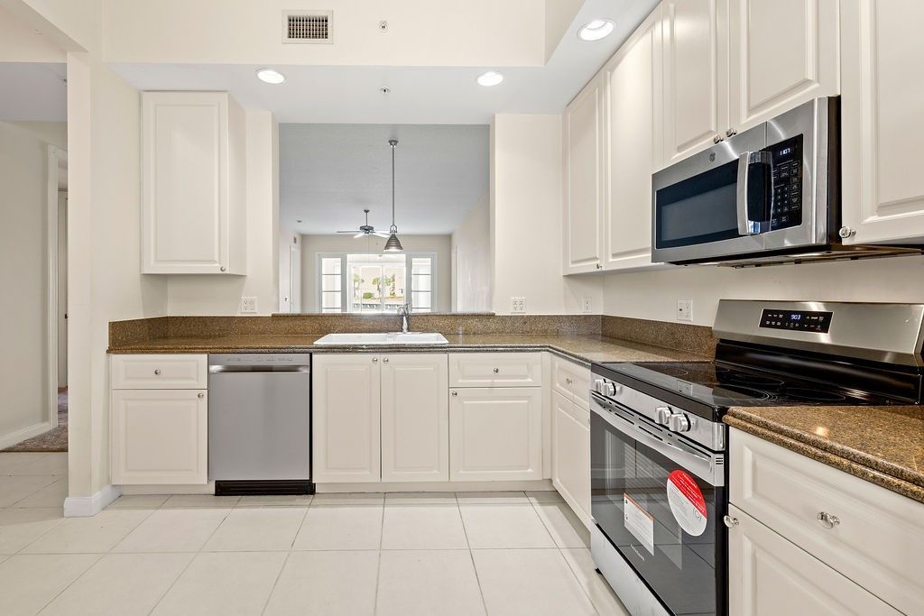 17 Harbour Isle Drive W, Unit 103, Fort Pierce, FL 34949 Photo