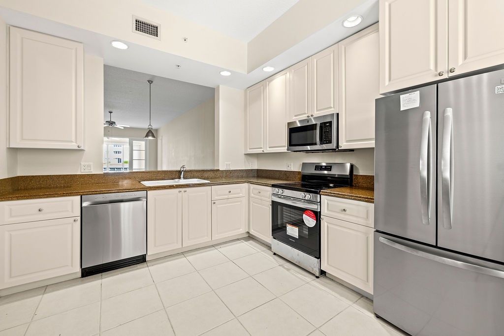 17 Harbour Isle Drive W, Unit 103, Fort Pierce, FL 34949 Photo